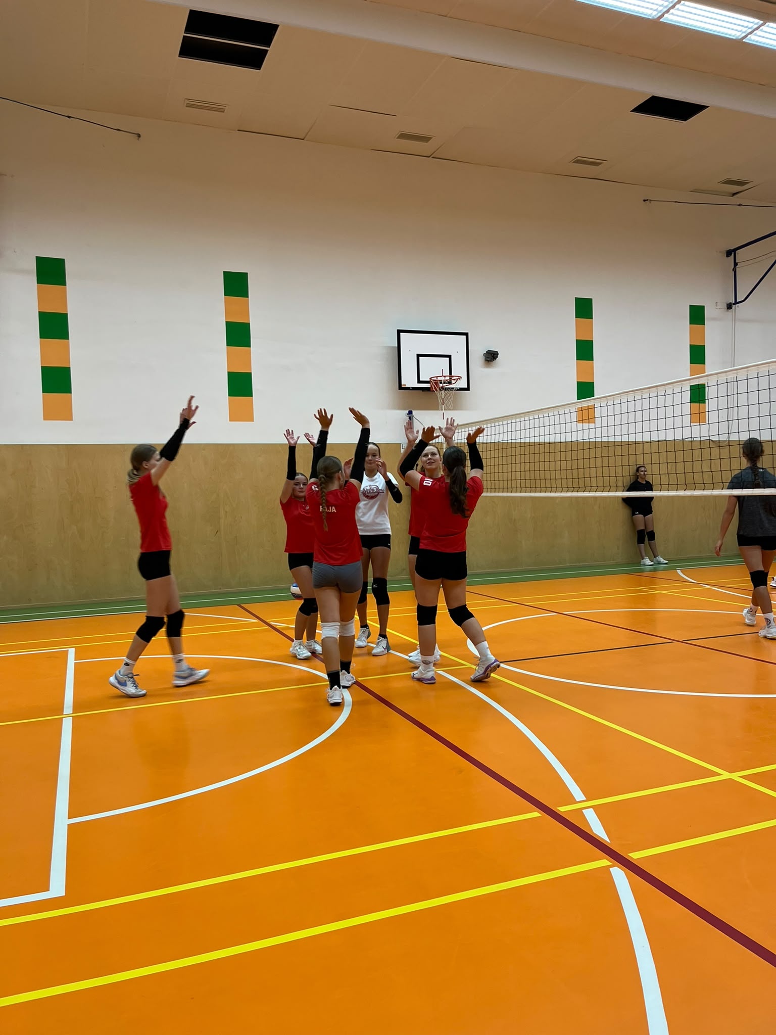 Hráčky U18 Junioru Brno během utkání se Šlapanicemi