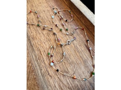 Náhrdelník barevný vázaný béžový