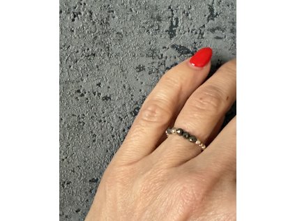 Prstýnek s většími pyrity