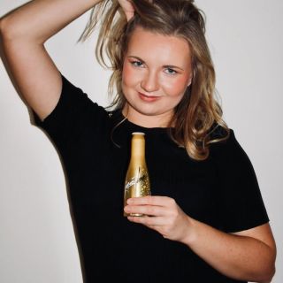 Objevte náš recept na skvělou náladu. 🥂 #justbegold ... #justbe #justbeyou #justbedrinks #wine #winelover #pizza