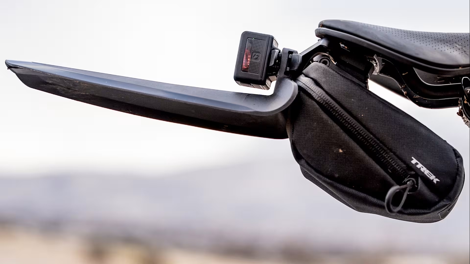 TK23_BlendrFendr_Saddlebag_Tech_16x9