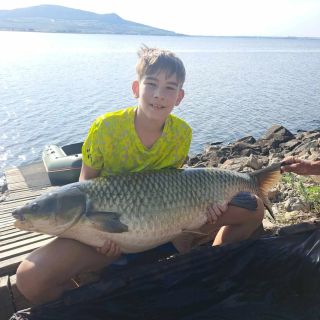 Radost, která mluví za vše! 🙌 Mladý rybář Adam ukázal, jak se to dělá. Na pálavské výpravě vsadil na osvědčené Mango od JV...