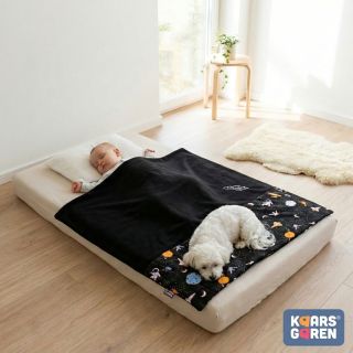 ✨🖤 Teplo, pohodlí a klidný spánek… Naše zateplená dětská deka je ideální na doma, do kočárku i na cestování. Je krásně...