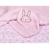 Detail detskej deky ružová zajačik – výšivka zajačika na mäkkom Wellsofte, spodná strana z bavlny s potlačou