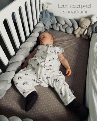 Tohle je přesně ten moment, kdy se doma všechno ztiší… 🤍 Jen klid, teplo a spokojené dětské spinkání 💤 Letní spací pytel s...