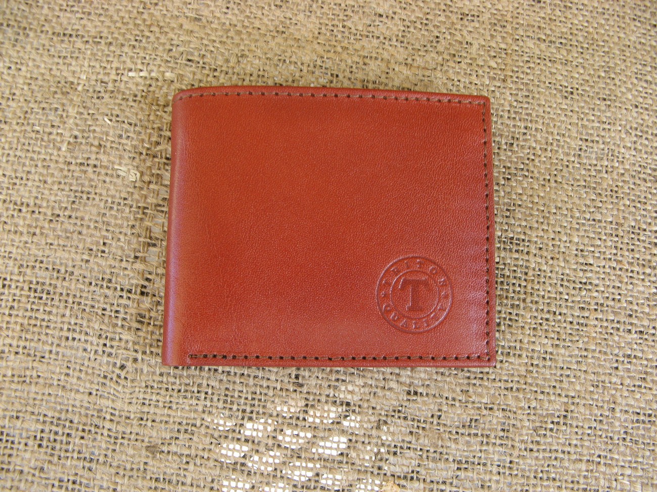 Triton Pánská klasická jednoduchá ručně šitá peněženka z pravé kůže - česká výroba; hnědá