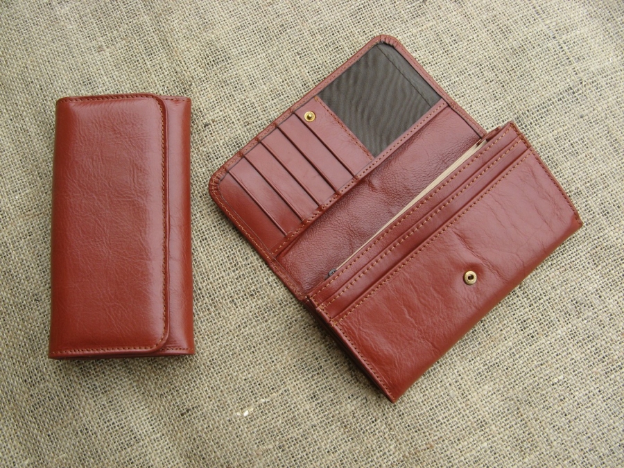Triton Dámská ručně šitá peněženka z pravé kůže LEONA - česká výroba; hnědá
