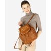 Dámský městský kožený batoh proplétaný MAZZINI; koňak