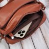Dámská kožená taška přes rameno s pouzdrem na klíče Peruzzi; koňak