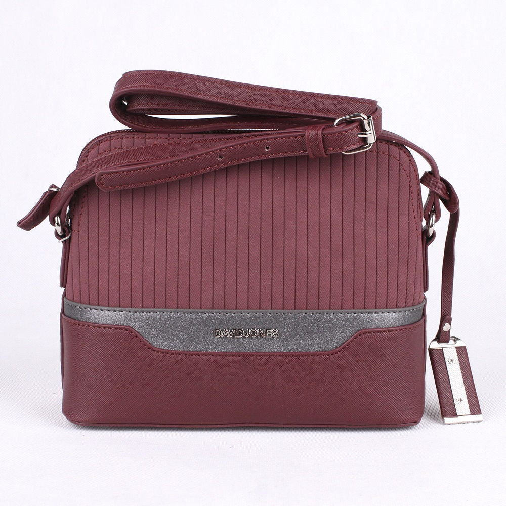 Dámská malá crossbody kabelka David Jones 6103-1 tmavěčervená | KabelkyproVas.cz