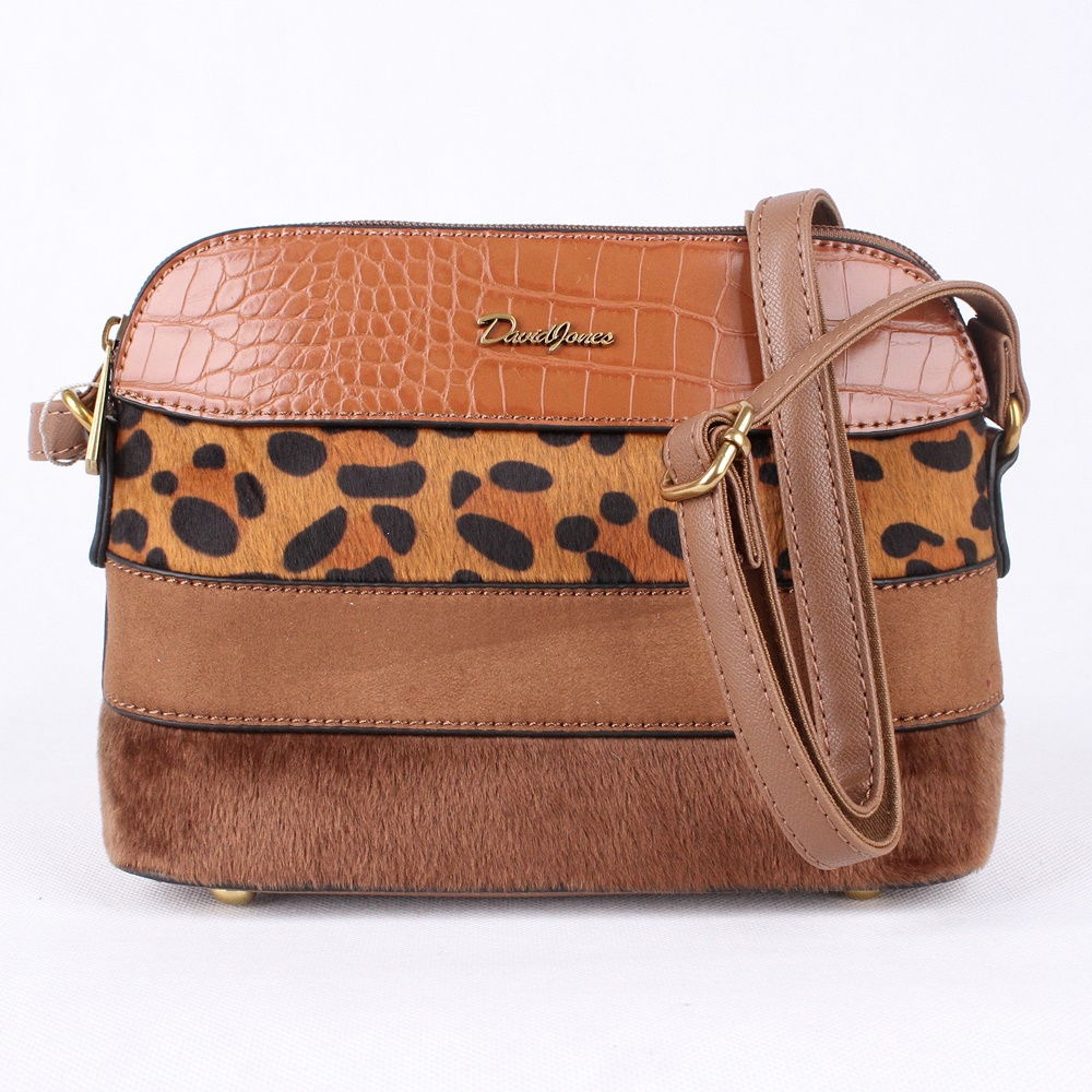 Dámská malá crossbody kabelka David Jones 6157-1 hnědá (cognac) | KabelkyproVas.cz