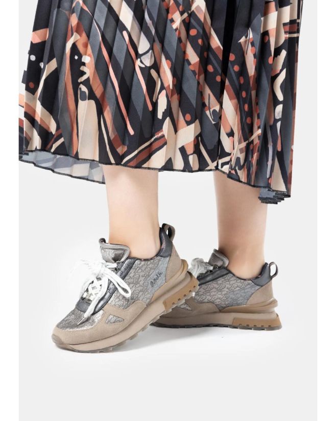 Styl, pohodlí a příběh v každém detailu. 🩶 💥 Boty Anekke, které spojují pohodlí, detail a jedinečný design, nyní pořídíte...