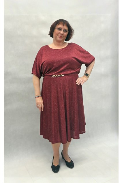 Vínové třpytivé šaty s elegantním páskem