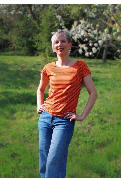Oranžové triko s proužky