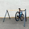 Stojan na kolo za sedlo se dřevěným nosníkem (KS-910)