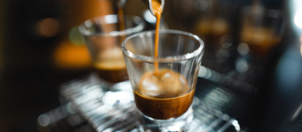 Proč tradiční italská káva vítězí nad lokálními experimenty