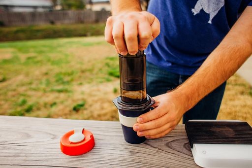 AEROPRESS A VŠETKO ČO O ŇOM POTREBUJEŠ VEDIEŤ