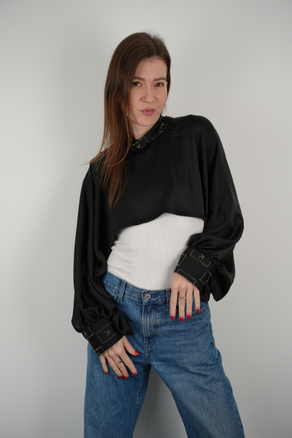 Černý pléd s kamínky