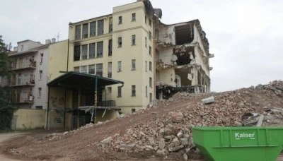 Sto tisíc tun sutin