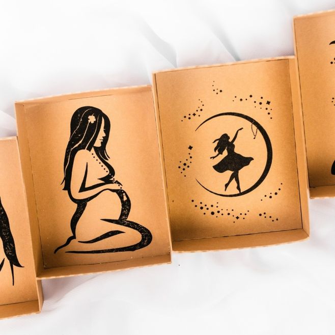 ŽENSKÉ Japa Maly❤ každá má svůj příběh, svoje poselství. MENARCHE ~ SEBELÁSKA ~ TĚHOTENSTVÍ ~ MENOPAUZA ❤Ženská energie má...