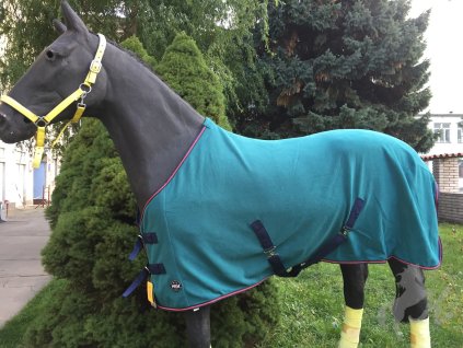 HKM odpocovací fleece deka s křížovým zapínáním GREEN