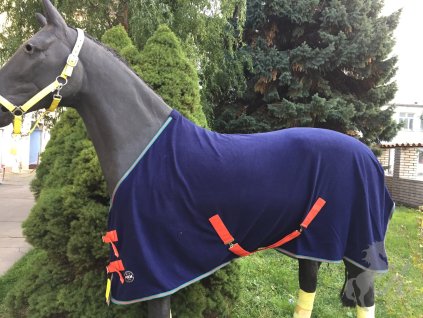 HKM odpocovací fleece deka s křížovým zapínáním Deep blue