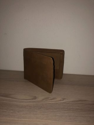 🤎 Jednoduchosť, kvalita a poctivé remeslo. 🤎 Predstavujeme pánsku koženú peňaženku LEYAS – našu vlastnú značku, ktorú...