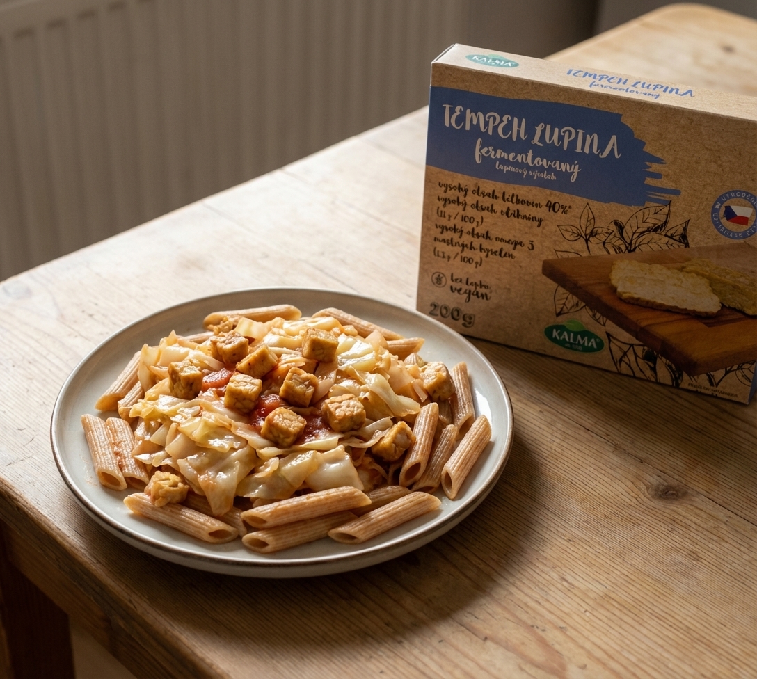 Celozrnné penne s dušeným bílým zelím a tempehem