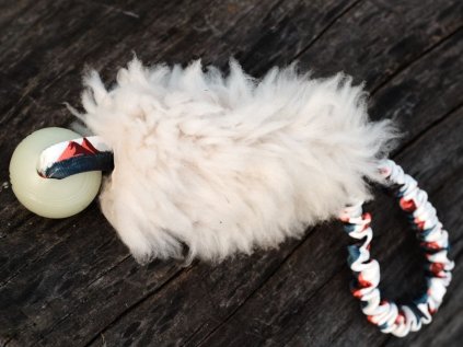 Míček Chuckit! Glow s ručkou z amortizéru hory