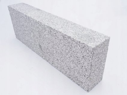 Obrubník palisáda -  Svetlosivé žulové obrubníky 8x30x100_0