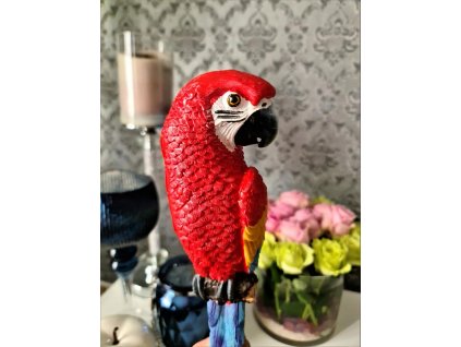 Záhradná figúrka - malý červený papagáj na stene_1