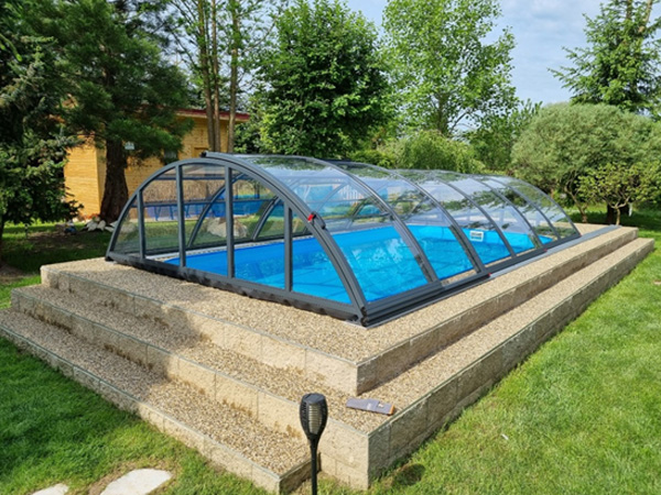 Prekrytie bazéna v záhrade
