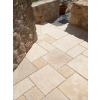travertin light francuzsky vzor kamenná dlažba