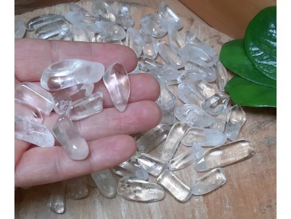 Křišťál špice tromlovaný kámenVel. M 2-3cm 100g