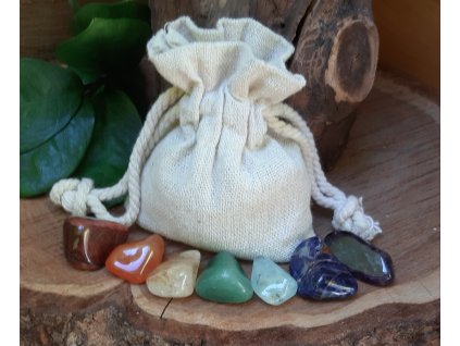 Čakrová sada kamenů ve lněném pytlíku-polodrahokamy a krystaly 49g