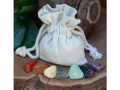 Čakrová sada kamenů ve lněném pytlíku- polodrahokamy a krystaly 44g