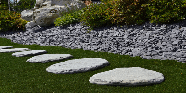 Pokládka nášlapů, chodníčků a cestiček na sucho z přírodního kamene