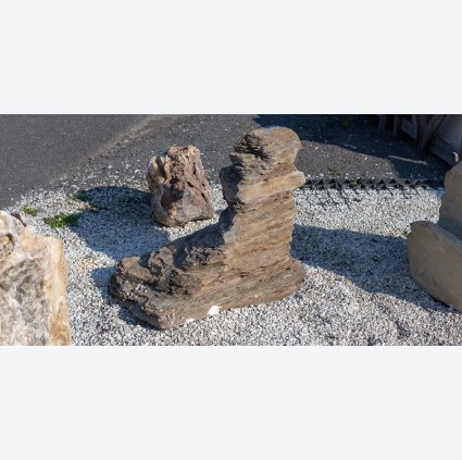 vápencový solitérní kámen