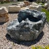 mramorová fontána černá