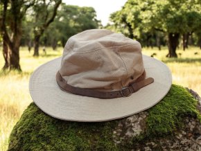BÉŽOVÝ KLOBOUK - Safari styl