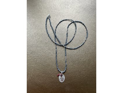 Řetízek z japonských rokajlů  se stříbrnou madonkou Ag925