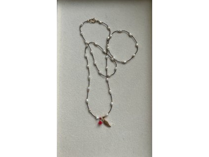 Náhrdelník z perliček s andělským křídlem Ag925