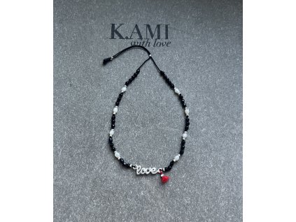 Náramek z korálků s říčními perličkami a stříbrným Love Ag925