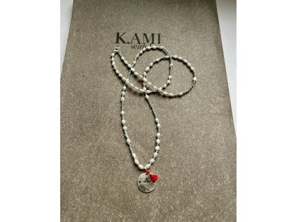 Řetízek z perliček a stříbrných fazet se stříbrným kompasem Ag925