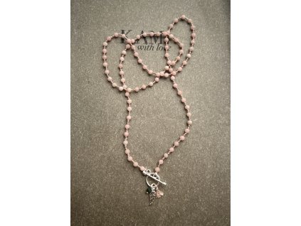 Řetízek z růžového opálu se zdobným zapínáním Ag925