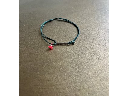 Náramek se stříbrným přívěskem MAMA a kamínkem Ag925