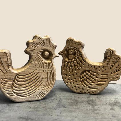 Oak Easter Hens | Springtime Decoration