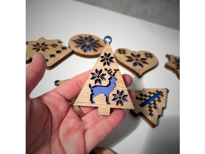 Dřevěné vánoční ozdoby Folklor (červený podklad)