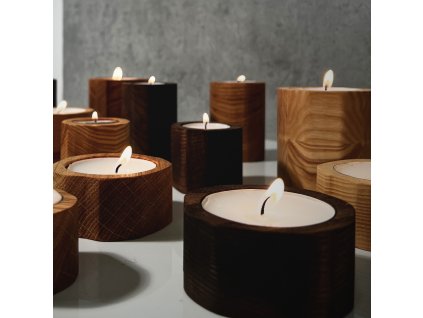 Zajímavé a minimalistické dřevěné svícny na čajové svíčky