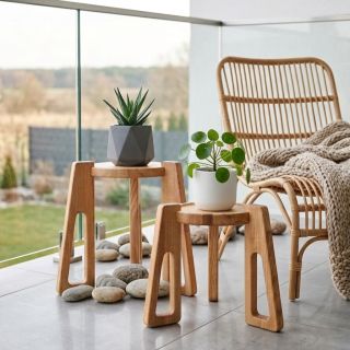 Dřevěné stolky, které spojují jednoduchost, funkčnost a přírodní krásu 🪵🌿 Perfektní detail pro chvíle odpočinku i útulné...